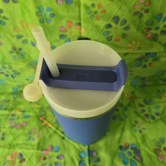 Stanley Blue Tumbler with Handle - Picture 3 of 5